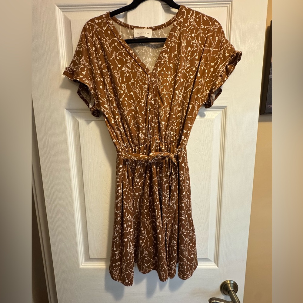 EUC French Grey Brown Delia Floral V-Neck Dress Ruffle Sleeve MP